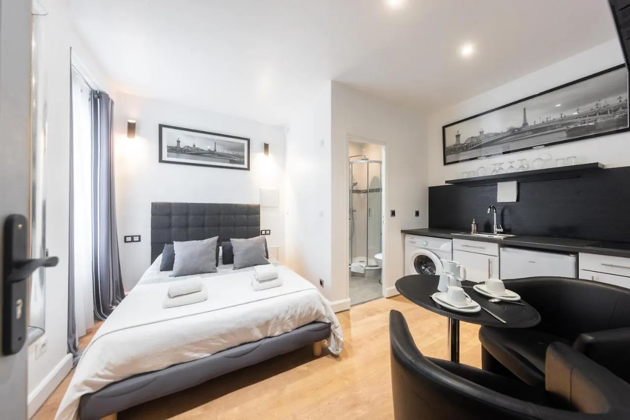 Near Eiffel Tower...Cute Little Studio Paris 0*,  France
