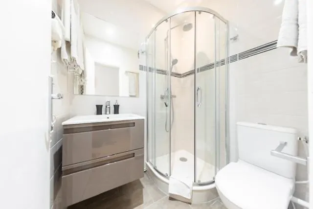 Near Eiffel Tower...Cute Little Studio Paris Apartment